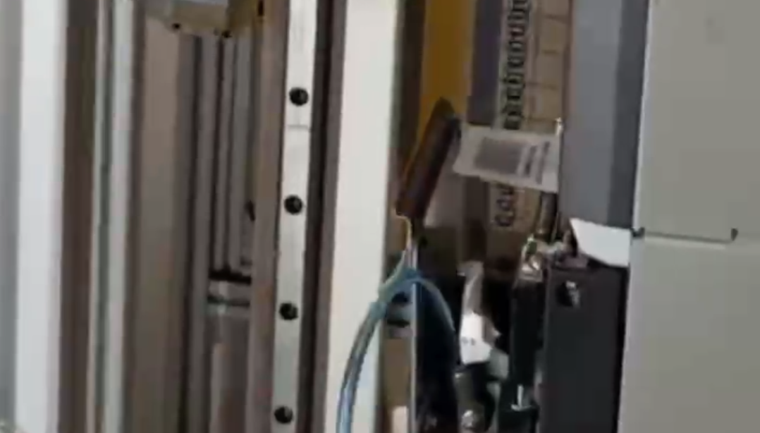 自動貼標簽設(shè)備